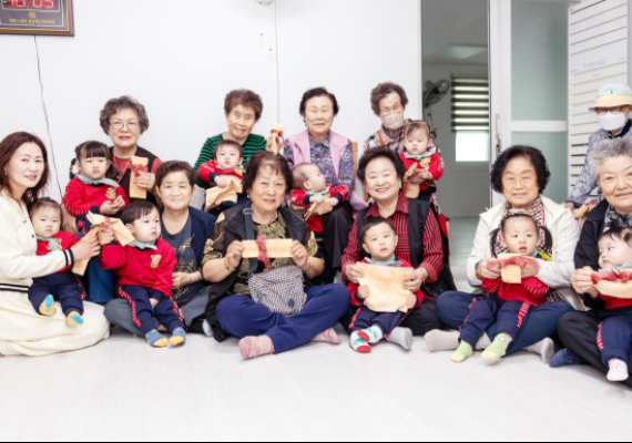 어린이날 맞아 '인생 첫 선물'한 아이들