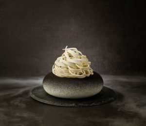 '하루 3개 한정' 50만원 초고가 케이크 VS 4천500원 편의점 케이크 등장