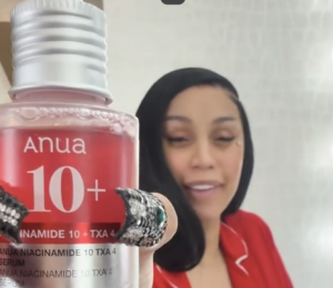 카디비 SNS 영상 속 등장한 '아누아 TXA 세럼'…K뷰티 주목받아